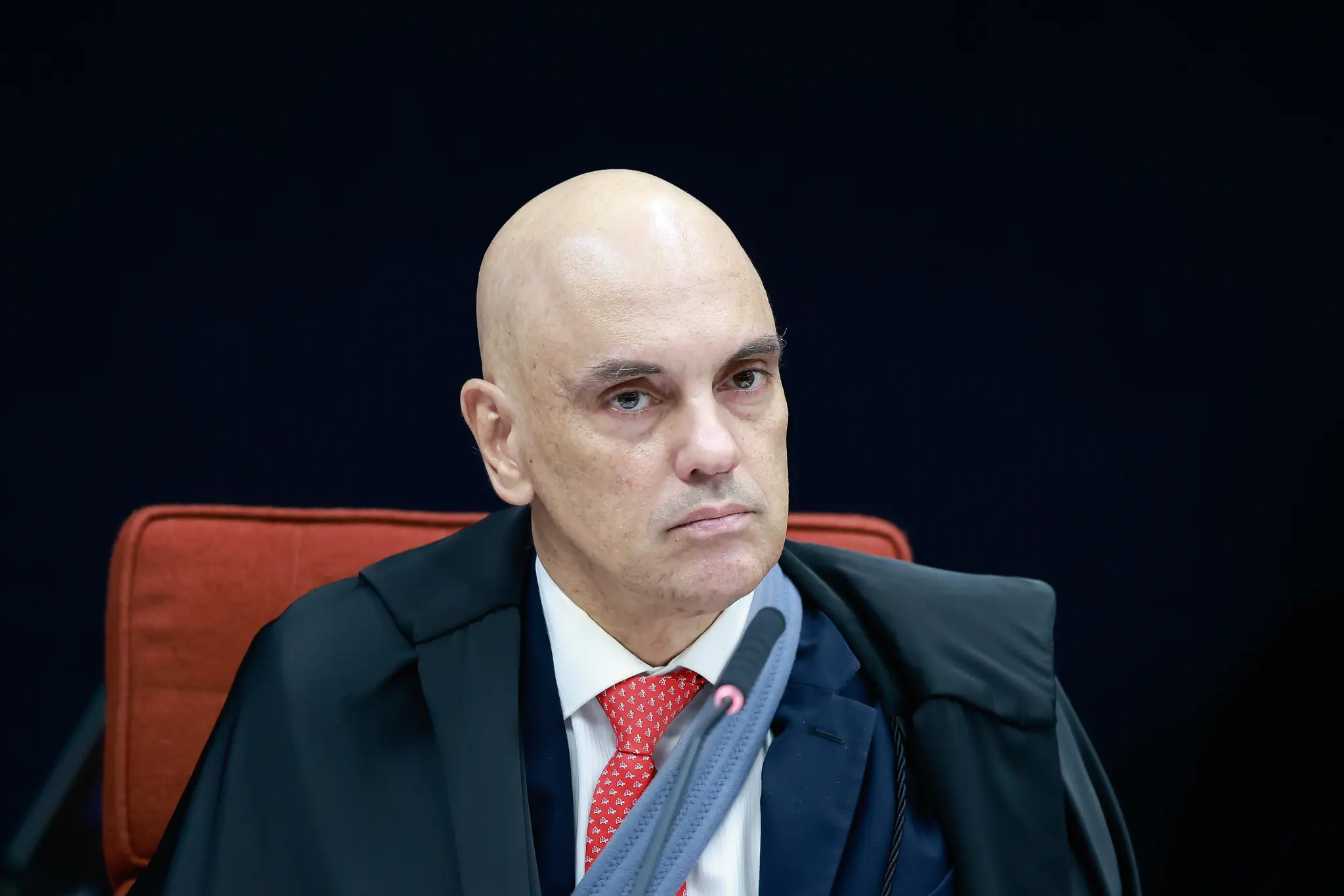 Moraes cita postagens de Flávio e Eduardo Bolsonaro ao determinar prisão domiciliar do ex-presidente 4 Moraes cita postagens de Flávio e Eduardo Bolsonaro ao determinar prisão domiciliar do ex-presidente - Imagem do artigo original