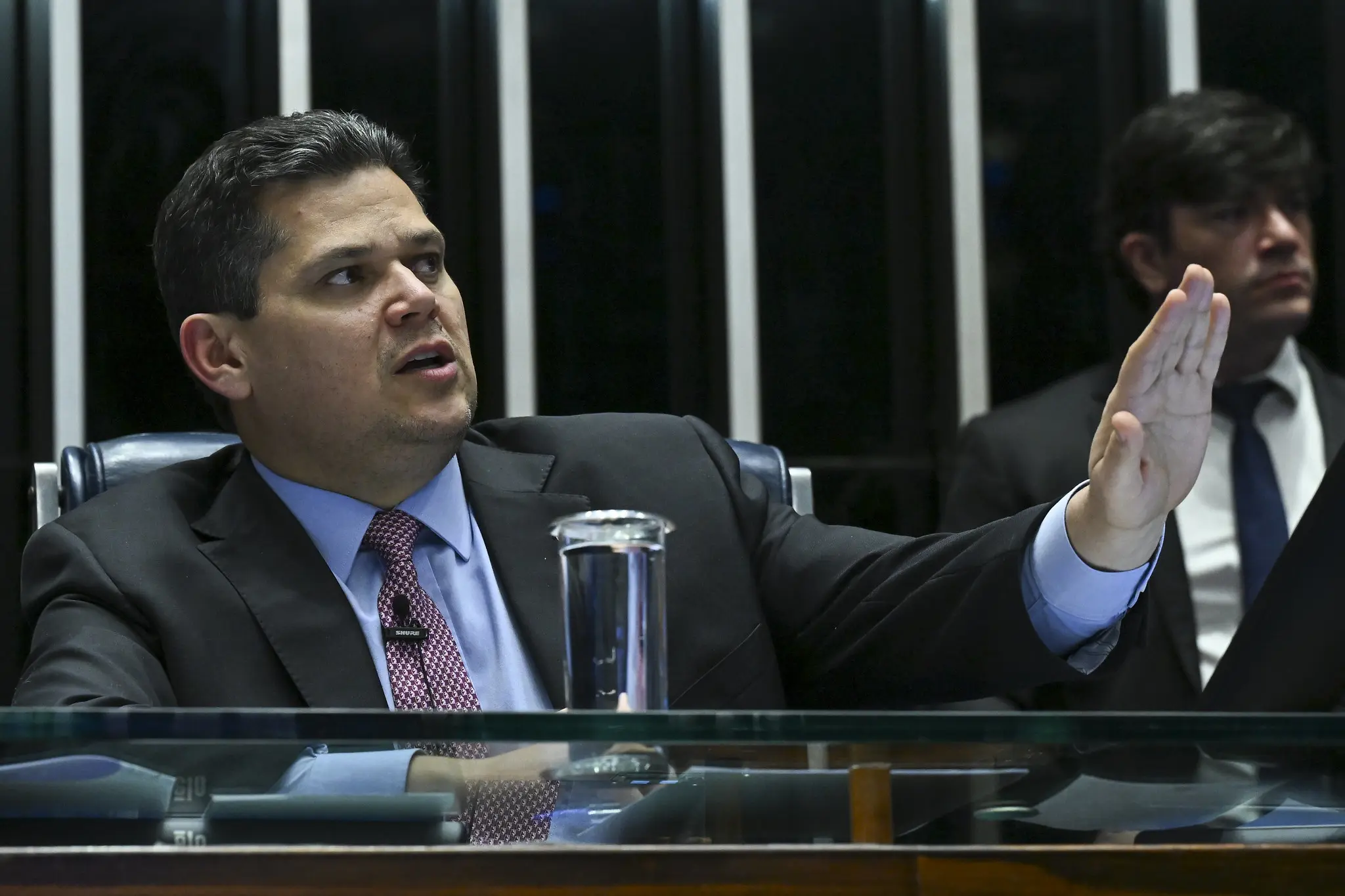 Alcolumbre chama líderes para reunião de emergência após oposição ocupar Mesas do Congresso - Imagem do artigo original
