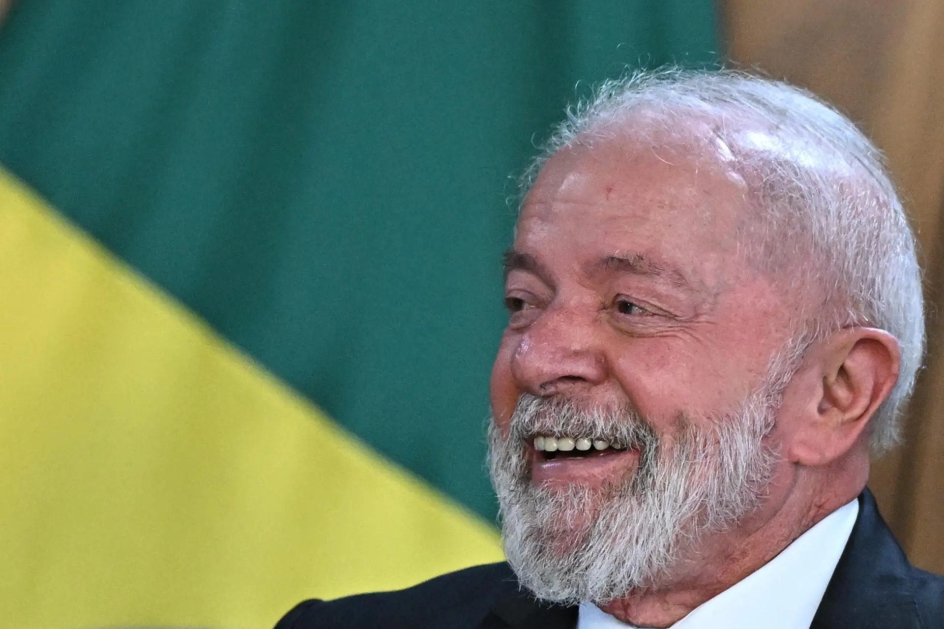 Lula diz que pretende adotar posição “cada vez mais esquerdista e socialista” no terceiro mandato 4 Lula diz que pretende adotar posição “cada vez mais esquerdista e socialista” no terceiro mandato - Imagem do artigo original