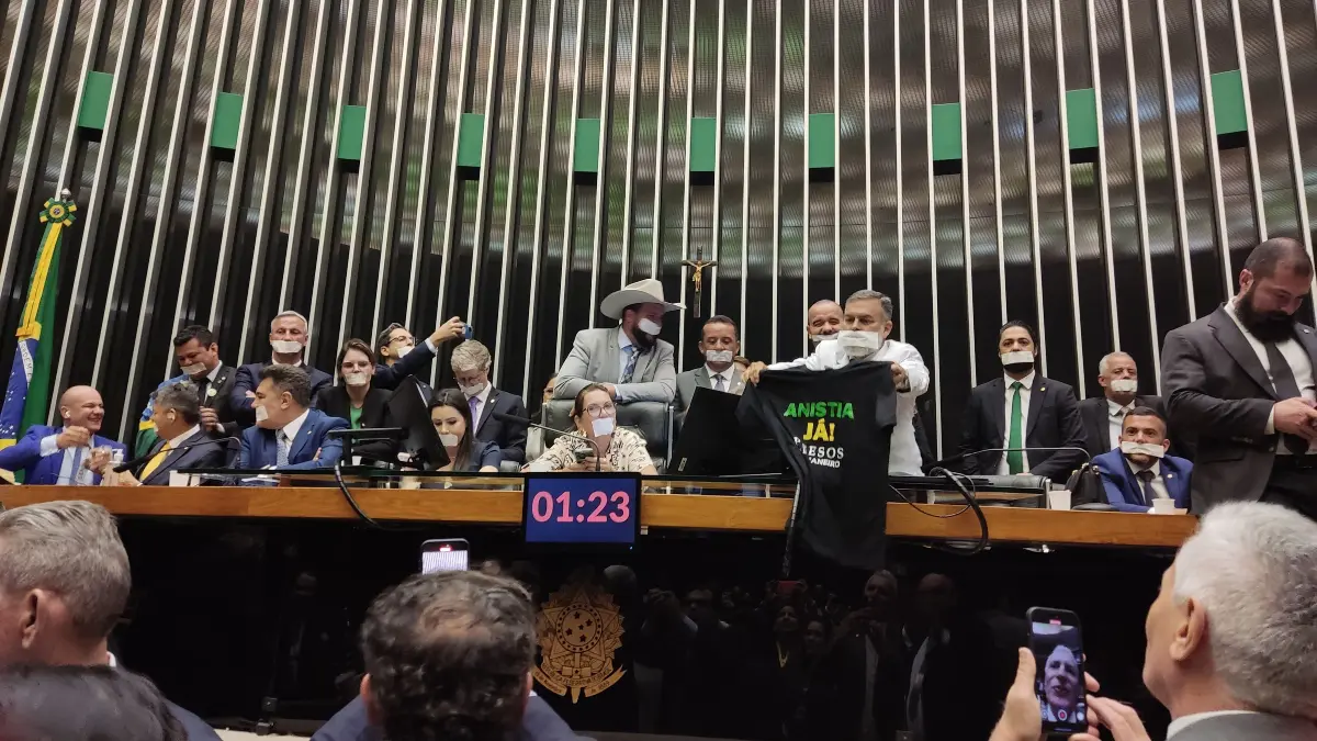 Oposição passa a madrugada nas mesas do Congresso e pressiona por reuniões com Motta e Alcolumbre 4 Oposição passa a madrugada nas mesas do Congresso e pressiona por reuniões com Motta e Alcolumbre - Imagem do artigo original