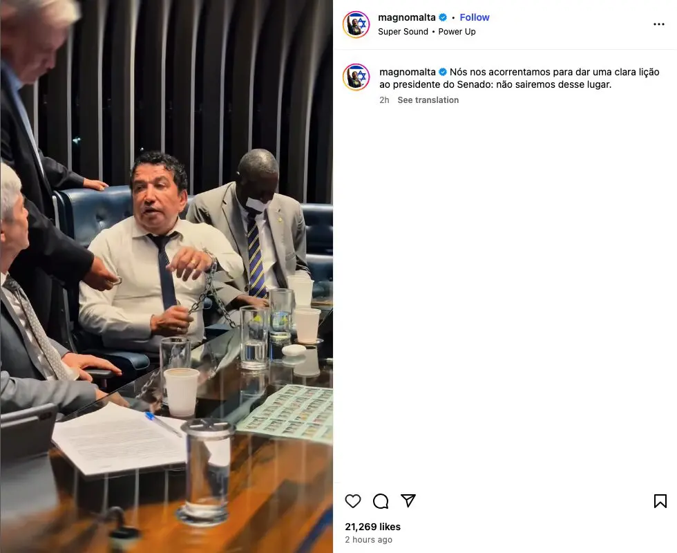 Parlamentares se acorrentam no plenário do Senado para pressionar por impeachment de Alexandre de Moraes - Imagem do artigo original