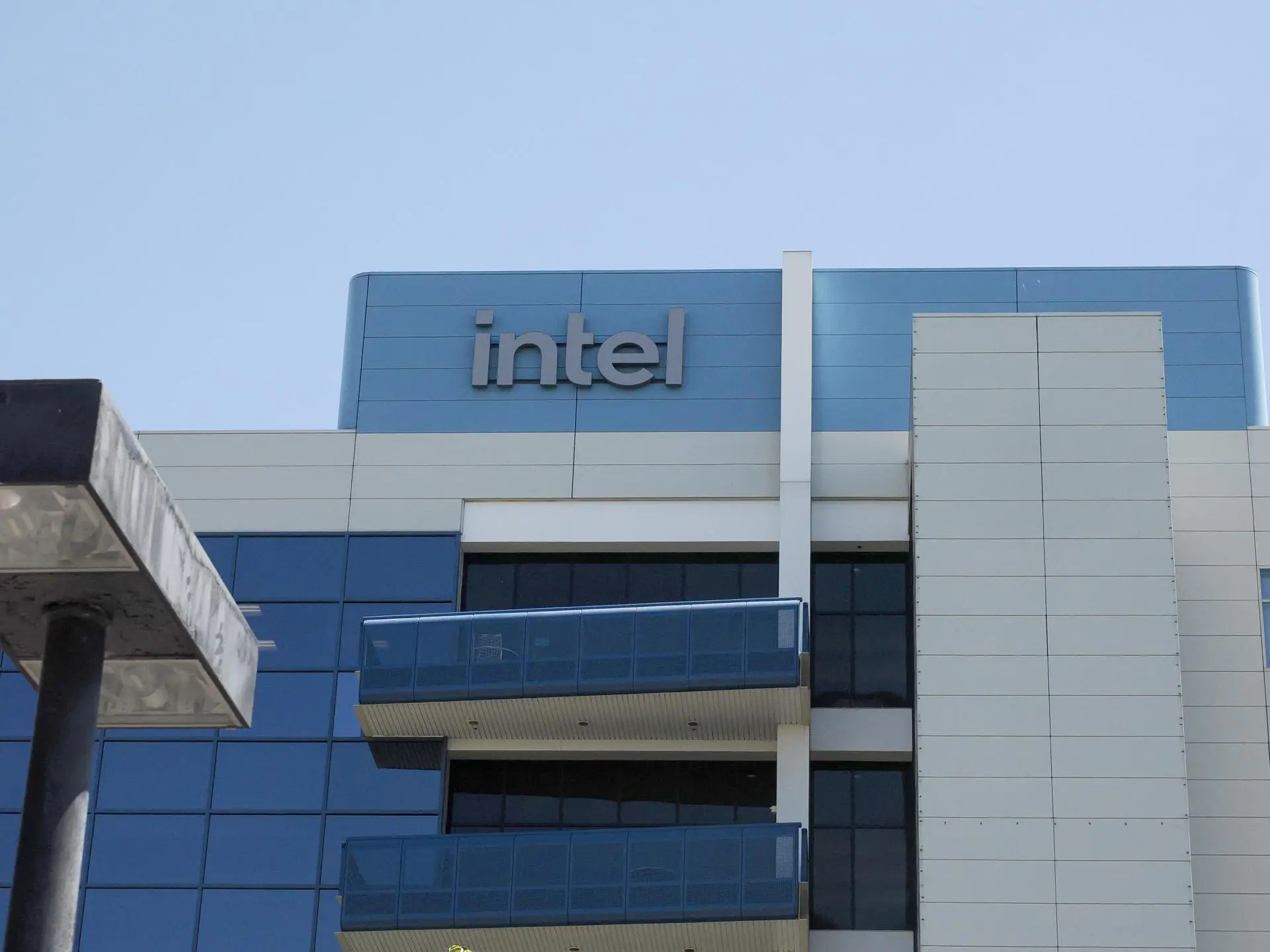 Trump pede renúncia do CEO da Intel por ligações empresariais com a China - Imagem do artigo original