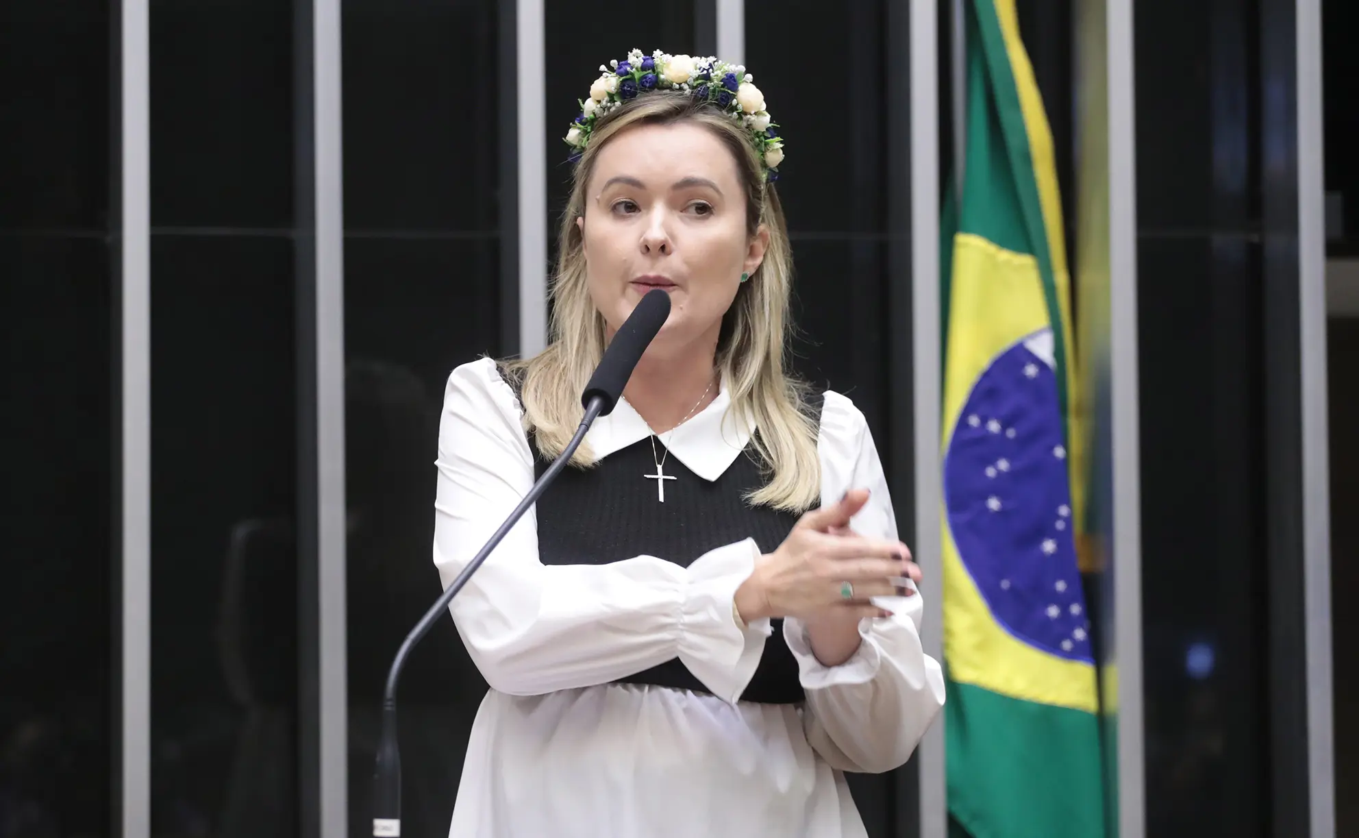 Advogados veem ausência de crime em ação do PT contra deputada que levou bebê ao plenário - Imagem do artigo original