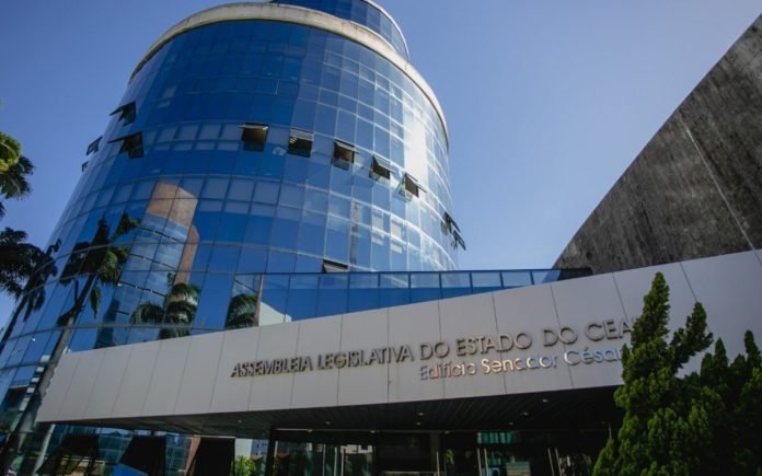 Assembleia do Ceará aprova lei que garante Bíblias e outros livros sagrados em escolas estaduais 4 Assembleia do Ceará aprova lei que garante Bíblias e outros livros sagrados em escolas estaduais - Imagem do artigo original