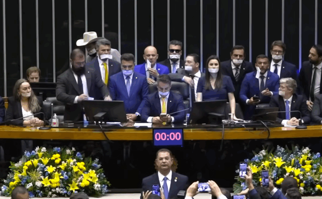 Pedido de suspensão atinge Van Hattem, Bia Kicis e mais três deputados 4 Pedido de suspensão atinge Van Hattem, Bia Kicis e mais três deputados - Imagem do artigo original