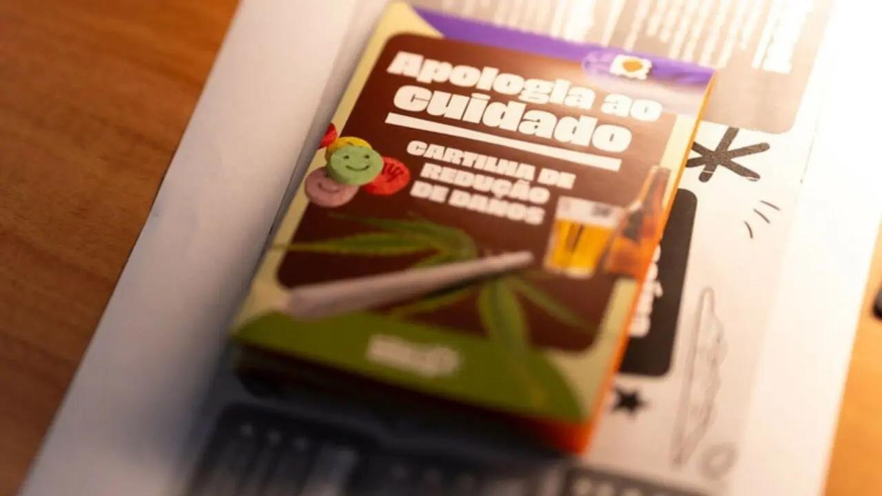 Vereadora do PSOL em Curitiba é alvo de pedido de cassação após distribuir cartilha sobre uso de drogas 4 Vereadora do PSOL em Curitiba é alvo de pedido de cassação após distribuir cartilha sobre uso de drogas - Imagem do artigo original