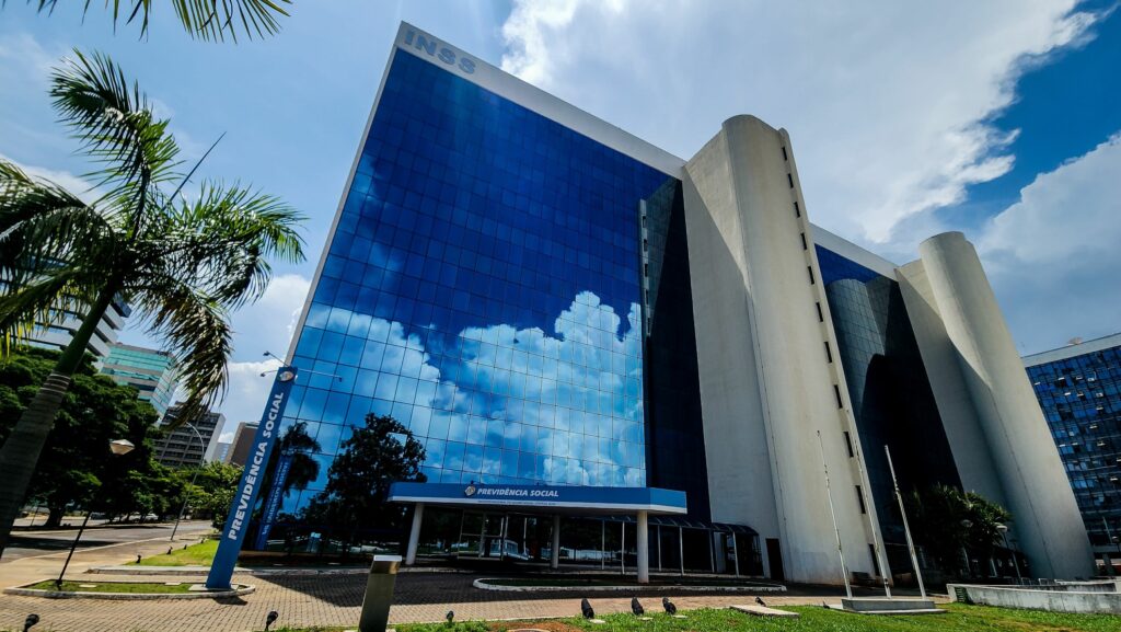 INSS afasta quatro servidores por descontos indevidos em benefícios; veja como pedir ressarcimento 4 INSS afasta quatro servidores por descontos indevidos em benefícios; veja como pedir ressarcimento - Imagem do artigo original