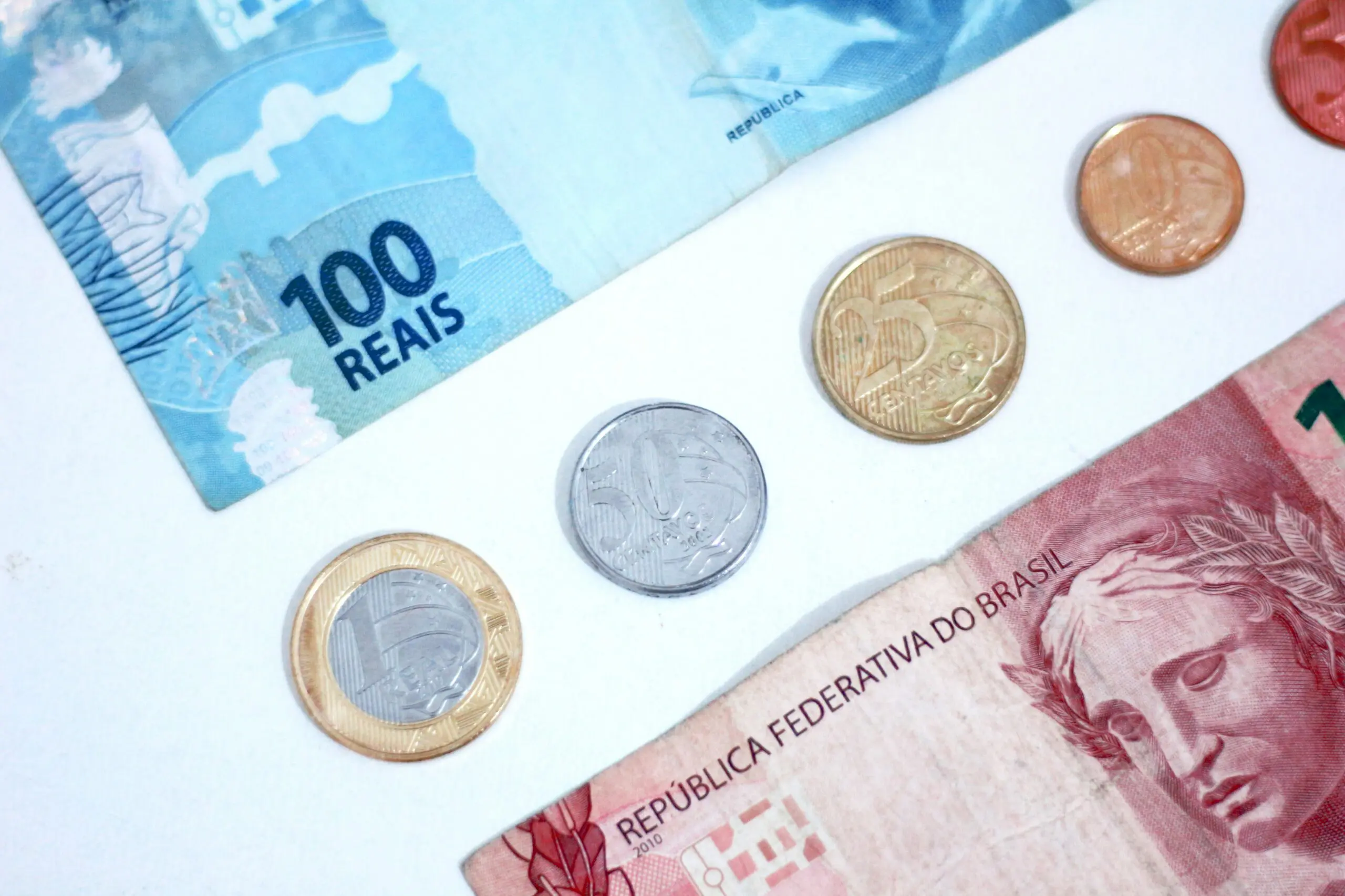 Brasileiros ainda podem resgatar mais de R$ 10,5 bilhões esquecidos em bancos, aponta BC 4 Brasileiros ainda podem resgatar mais de R$ 10,5 bilhões esquecidos em bancos, aponta BC - Imagem do artigo original