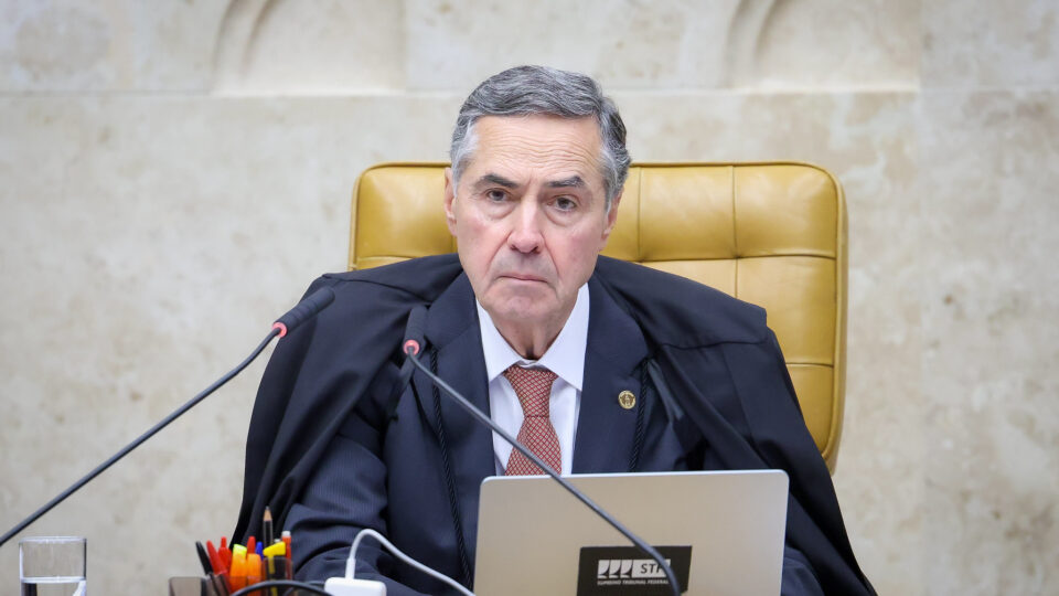 Discussão no STF: Fux contesta perda de relatoria e bate boca com Barroso 4 Discussão no STF: Fux contesta perda de relatoria e bate boca com Barroso - Imagem do artigo original