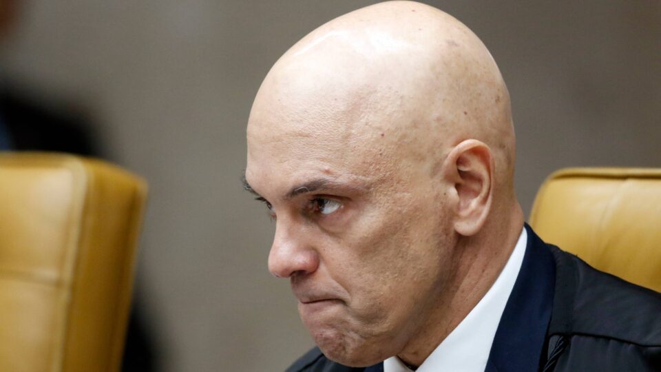 Moraes ordena revista em celular de advogado durante acareação no STF 4 Moraes ordena revista em celular de advogado durante acareação no STF - Imagem do artigo original