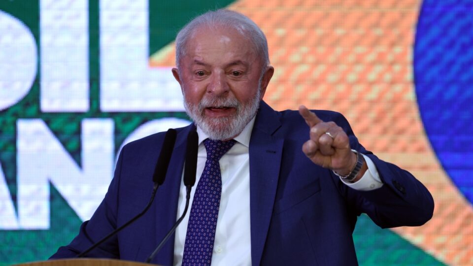 Lula rebate Trump e afirma que Brasil não vai “rastejar” pelos Estados Unidos 4 Lula rebate Trump e afirma que Brasil não vai “rastejar” pelos Estados Unidos - Imagem do artigo original
