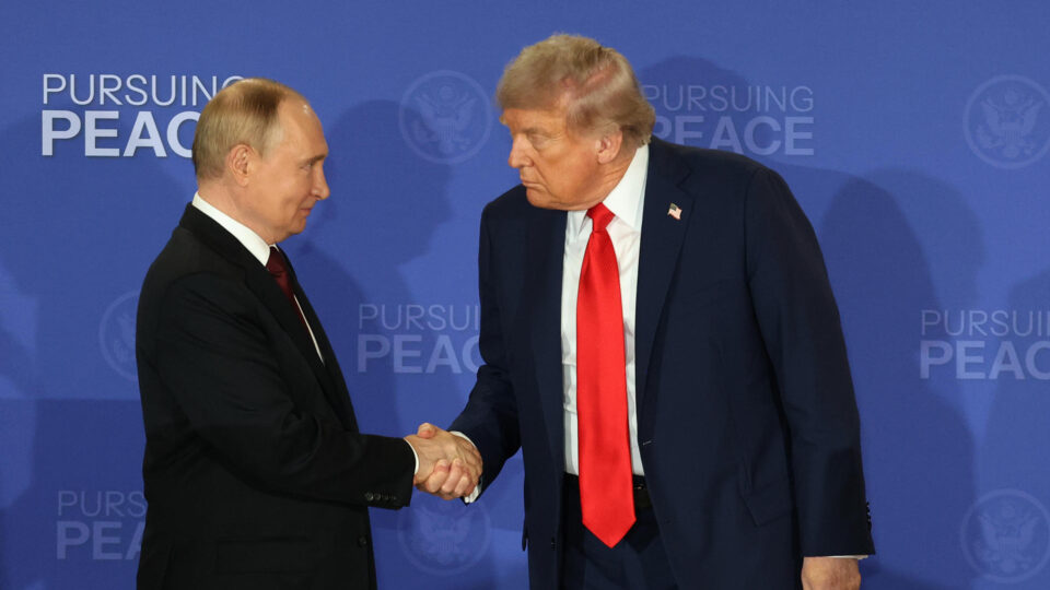 Ucranianos veem fracasso em reunião Trump-Putin, enquanto Rússia celebra resultado - Imagem do artigo original