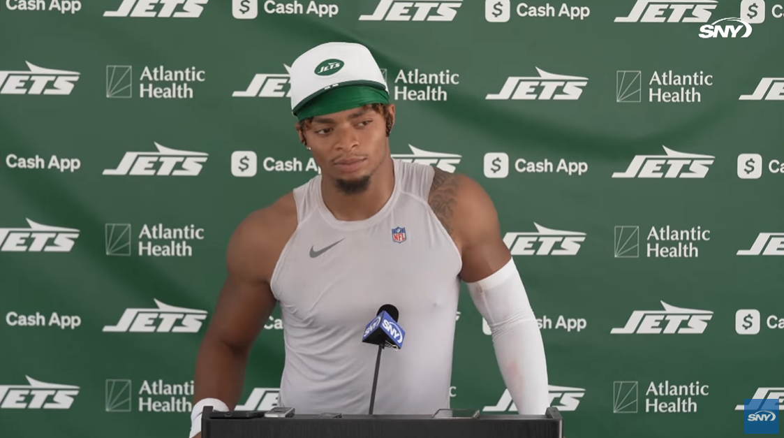 Quarterback dos Jets diz que leitura diária da Bíblia fortalece fé e confiança 4 Quarterback dos Jets diz que leitura diária da Bíblia fortalece fé e confiança - Imagem do artigo original