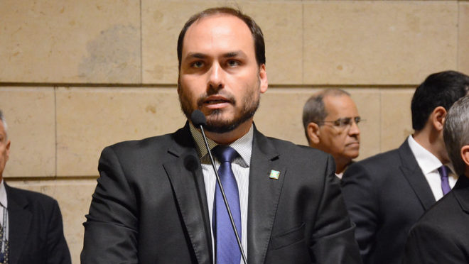 Carlos e Eduardo Bolsonaro atacam governadores que cogitam disputar legado do ex-presidente 4 Carlos e Eduardo Bolsonaro atacam governadores que cogitam disputar legado do ex-presidente - Imagem do artigo original