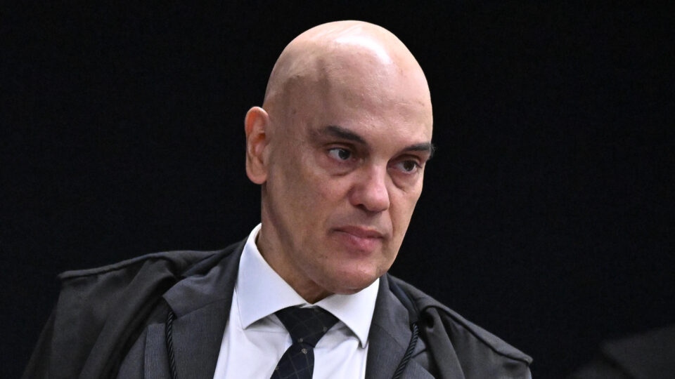 Alexandre de Moraes desafia sanções dos EUA e garante que manterá investigações contra Bolsonaro 4 Alexandre de Moraes desafia sanções dos EUA e garante que manterá investigações contra Bolsonaro - Imagem do artigo original