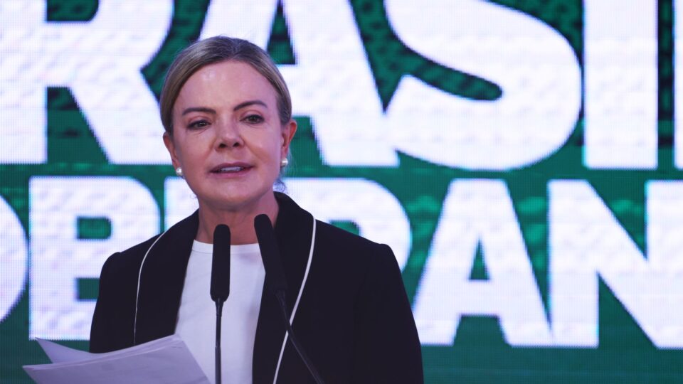Gleisi Hoffmann critica Tarcísio e afirma que soberania não pode ser barganhada com Trump 4 Gleisi Hoffmann critica Tarcísio e afirma que soberania não pode ser barganhada com Trump - Imagem do artigo original