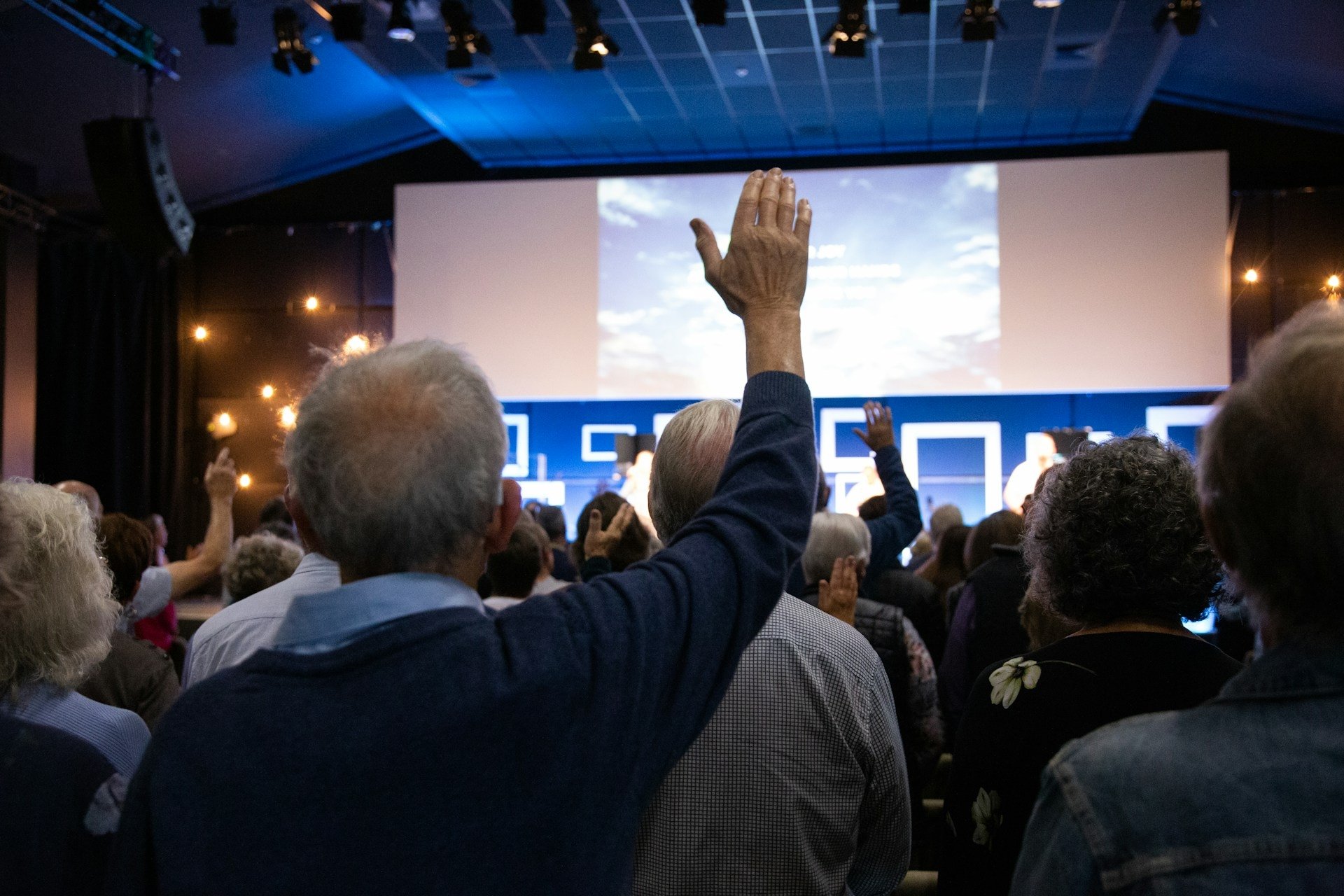 Participação ativa na igreja reduz estresse e solidão, aponta pesquisa nos EUA 4 Participação ativa na igreja reduz estresse e solidão, aponta pesquisa nos EUA - Imagem do artigo original