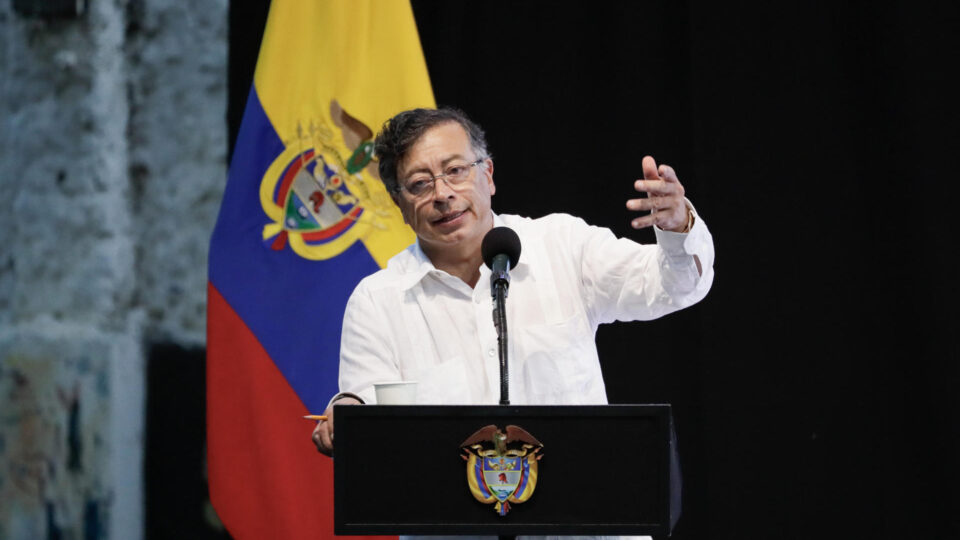 Petro alerta que ataque dos EUA à Venezuela envolveria Colômbia e poderia repetir cenário sírio 4 Petro alerta que ataque dos EUA à Venezuela envolveria Colômbia e poderia repetir cenário sírio - Imagem do artigo original