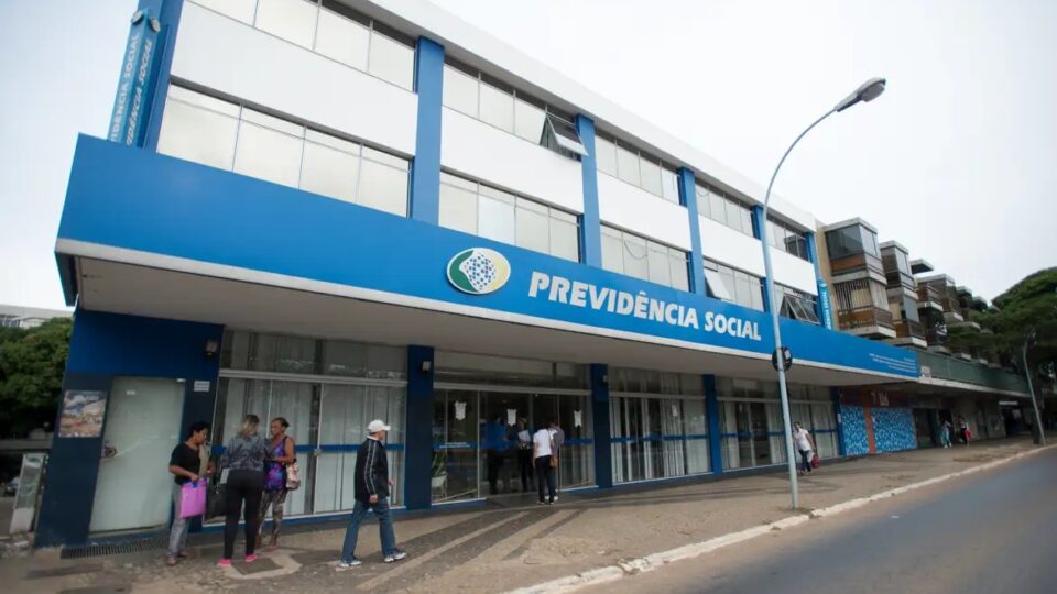 Oposição toma controle da CPMI do INSS e afasta indicados do governo - Imagem do artigo original