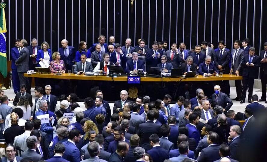 Câmara aprova urgência para projeto que eleva isenção do IRPF a R$ 5 mil 4 Câmara aprova urgência para projeto que eleva isenção do IRPF a R$ 5 mil - Imagem do artigo original
