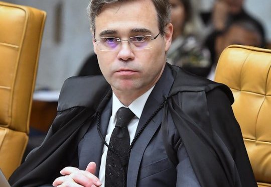 Pedido de vista de André Mendonça interrompe julgamento do STF sobre devolução de descontos do INSS - Imagem do artigo original