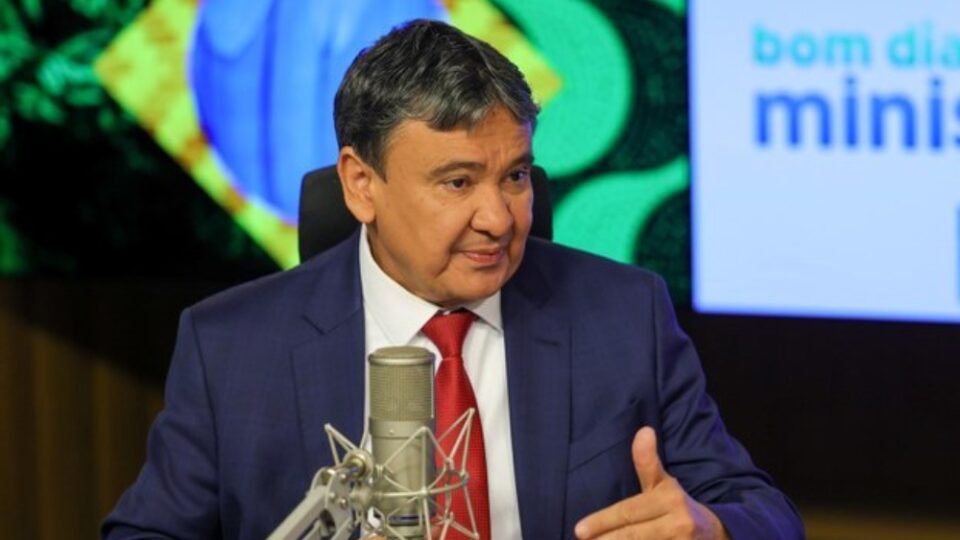 Ministro defende aliança ampla com partidos de centro para 2026 e afirma que “a democracia está em jogo” 4 Ministro defende aliança ampla com partidos de centro para 2026 e afirma que “a democracia está em jogo” - Imagem do artigo original