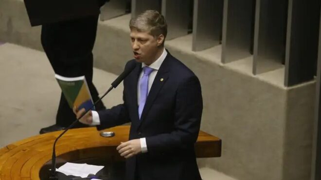 Van Hattem entrega defesa ao Conselho de Ética e nega ilegalidade em ato de obstrução 4 Van Hattem entrega defesa ao Conselho de Ética e nega ilegalidade em ato de obstrução - Imagem do artigo original