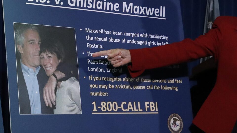 Ex-sócia de Epstein diz não ter visto conduta imprópria de Trump e Clinton 4 Ex-sócia de Epstein diz não ter visto conduta imprópria de Trump e Clinton - Imagem do artigo original