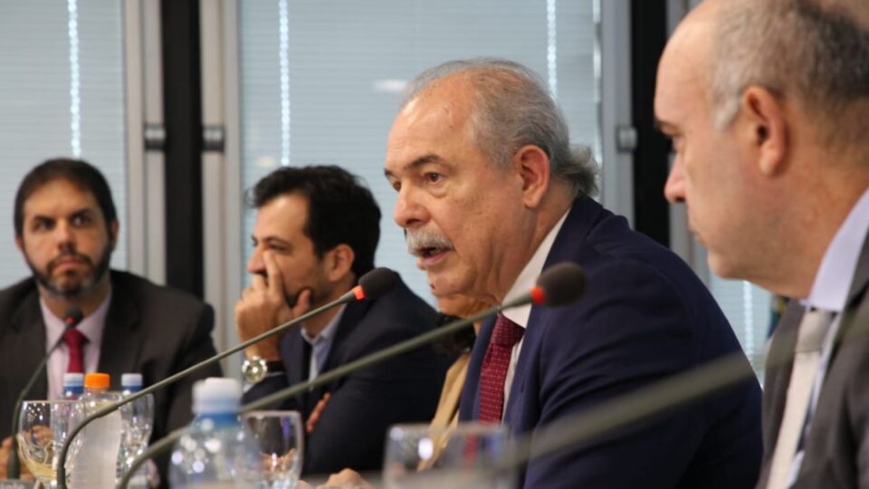 Governo e BNDES liberam até R$ 30 bilhões em crédito para empresas atingidas por tarifas dos EUA 4 Governo e BNDES liberam até R$ 30 bilhões em crédito para empresas atingidas por tarifas dos EUA - Imagem do artigo original