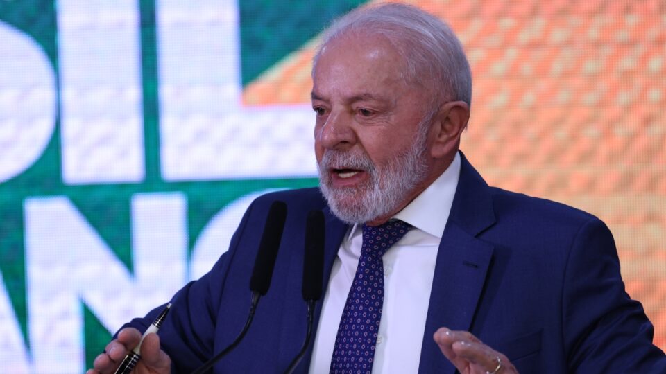 Lula critica uso de foto de homem negro sem dentes em material oficial e provoca reação da oposição 4 Lula critica uso de foto de homem negro sem dentes em material oficial e provoca reação da oposição - Imagem do artigo original