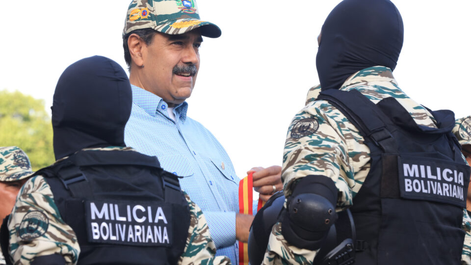 Chavistas se alistam em massa na Milícia Bolivariana após ordem de Maduro 4 Chavistas se alistam em massa na Milícia Bolivariana após ordem de Maduro - Imagem do artigo original
