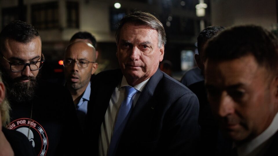 39% dos brasileiros veem como injusta a prisão domiciliar de Bolsonaro, indica Quaest 4 39% dos brasileiros veem como injusta a prisão domiciliar de Bolsonaro, indica Quaest - Imagem do artigo original
