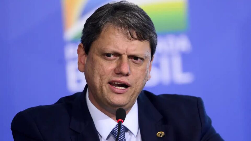 Tarcísio de Freitas defende “40 anos em quatro” e menos ministérios em evento da direita 4 Tarcísio de Freitas defende “40 anos em quatro” e menos ministérios em evento da direita - Imagem do artigo original
