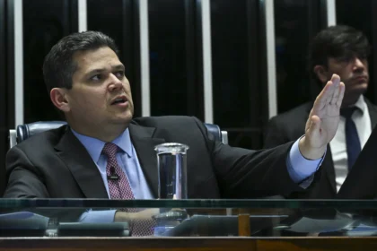 Alcolumbre chama líderes para reunião de emergência após oposição ocupar Mesas do Congresso 3 rss featured 15717 1754429227