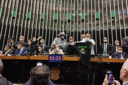 Oposição passa a madrugada nas mesas do Congresso e pressiona por reuniões com Motta e Alcolumbre 24 rss featured 15800 1754478128