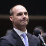 Eduardo Bolsonaro afirma que revogação de vistos pelo EUA no caso Mais Médicos é aviso a autoridades brasileiras 7 rss featured 18004 1755138180