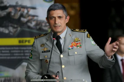 STF bloqueia contas do coronel Antônio Aginaldo de Oliveira, marido da deputada Carla Zambelli 30 rss featured 18008 1755141824
