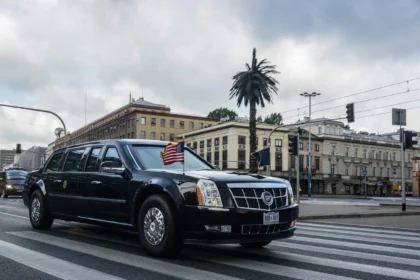 Limousine presidencial “A Besta” leva Putin e Trump após chegada ao Alasca para encontro sobre guerra na Ucrânia 9 rss featured 18340 1755294270