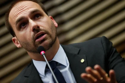 Secretário do Tesouro dos EUA encontra Eduardo Bolsonaro no dia em que cancela reunião com Haddad 3 rss featured 18348 1755296171