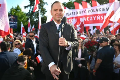 Karol Nawrocki assume presidência da Polônia com promessa de restaurar conservadorismo 21 rss featured 18368 1755302063