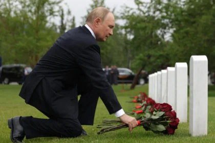 Após encontro com Trump no Alasca, Putin presta homenagem a soldados soviéticos e voa para Chukotka 6 rss featured 18425 1755359120