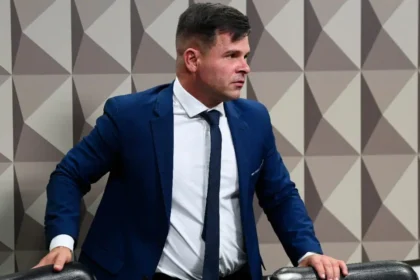 TRF-2 impõe multa de R$ 546 mil a ex-chefe da PRF por campanha pró-Bolsonaro em 2022 3 rss featured 18429 1755360940