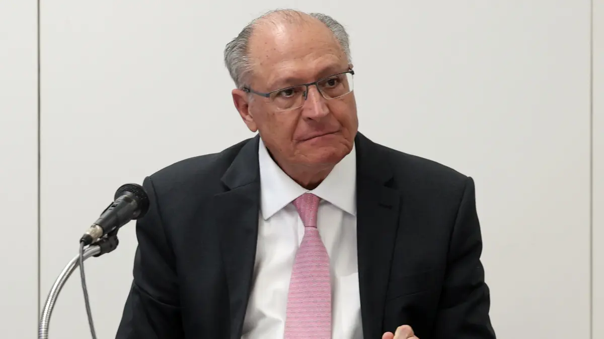 Alckmin reprova reunião de Eduardo Bolsonaro com secretário do Tesouro dos EUA e diz que gesto prejudica tratativas comerciais 3 rss featured 18437 1755363426
