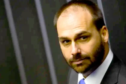 Eduardo Bolsonaro pede aos EUA ampliação de sanções a Alexandre de Moraes e familiares, indica reportagem 15 rss featured 18453 1755373313
