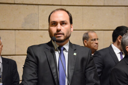 Carlos e Eduardo Bolsonaro atacam governadores que cogitam disputar legado do ex-presidente 22 rss featured 18525 1755457867