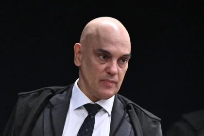 Alexandre de Moraes desafia sanções dos EUA e garante que manterá investigações contra Bolsonaro 6 rss featured 18595 1755525592
