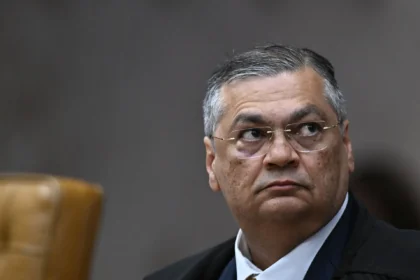 EUA rebatem decisão de Flávio Dino, chamam Alexandre de Moraes de “tóxico” e afirmam que sanções continuam válidas 24 rss featured 18691 1755557620
