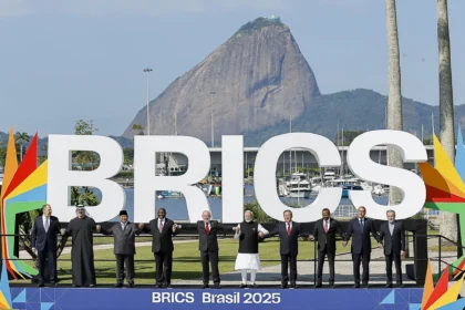 Lula assume protagonismo na defesa de comércio global sem o dólar dentro dos Brics 15 rss featured 18703 1755563888