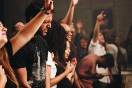 Crença em Deus entre britânicos de 18 a 24 anos mais que dobra em quatro anos, aponta YouGov 12 rss featured 18711 1755564783