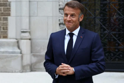 Macron vê Rússia como ameaça permanente e duvida da disposição de Putin para negociar paz 12 rss featured 18746 1755603053